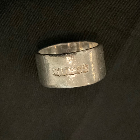 VINTAGE Guess Ring Size 8 - Picture 3 of 9